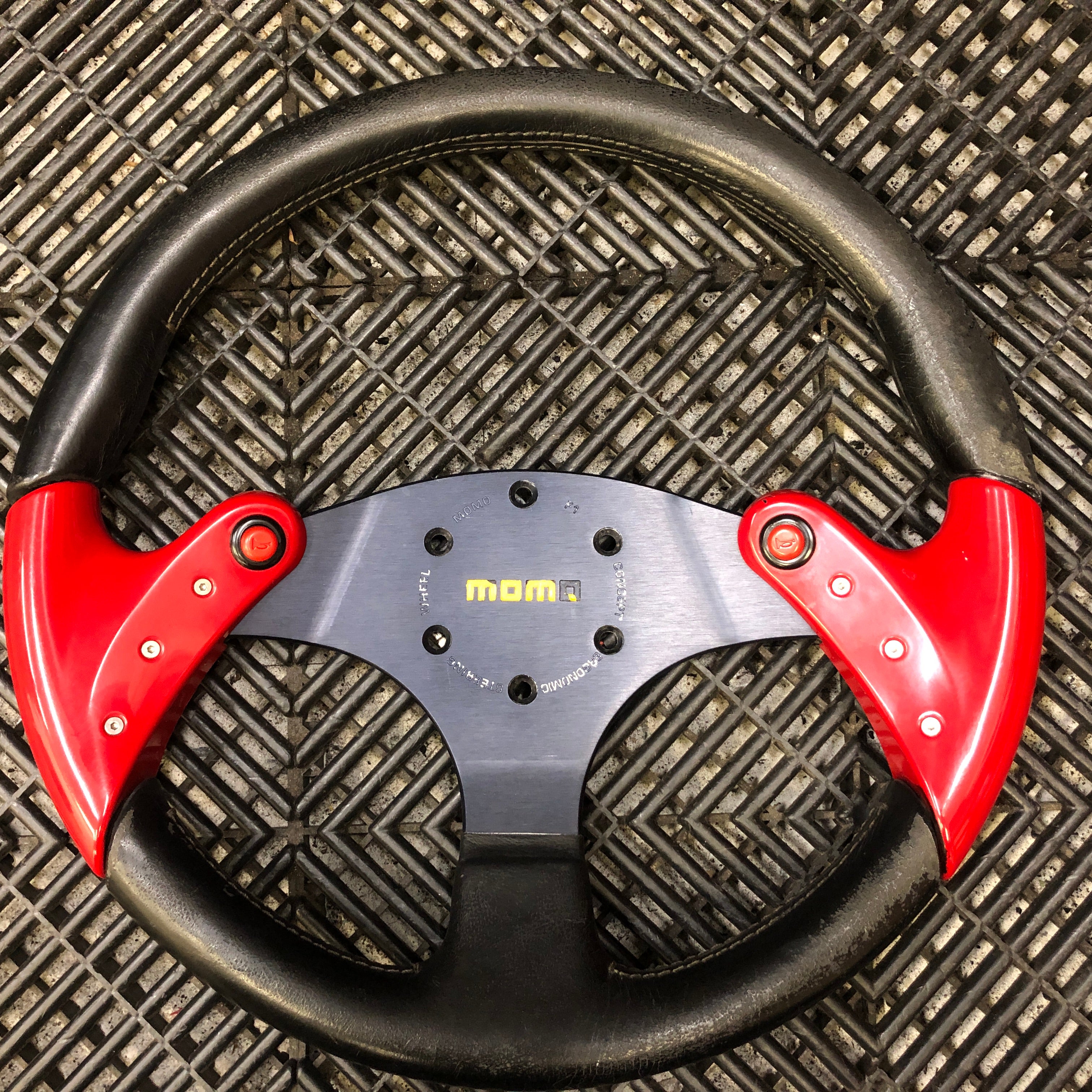 MOMO（モモ）ステアリング F1 スパイダー コンセプト カーボン 3本