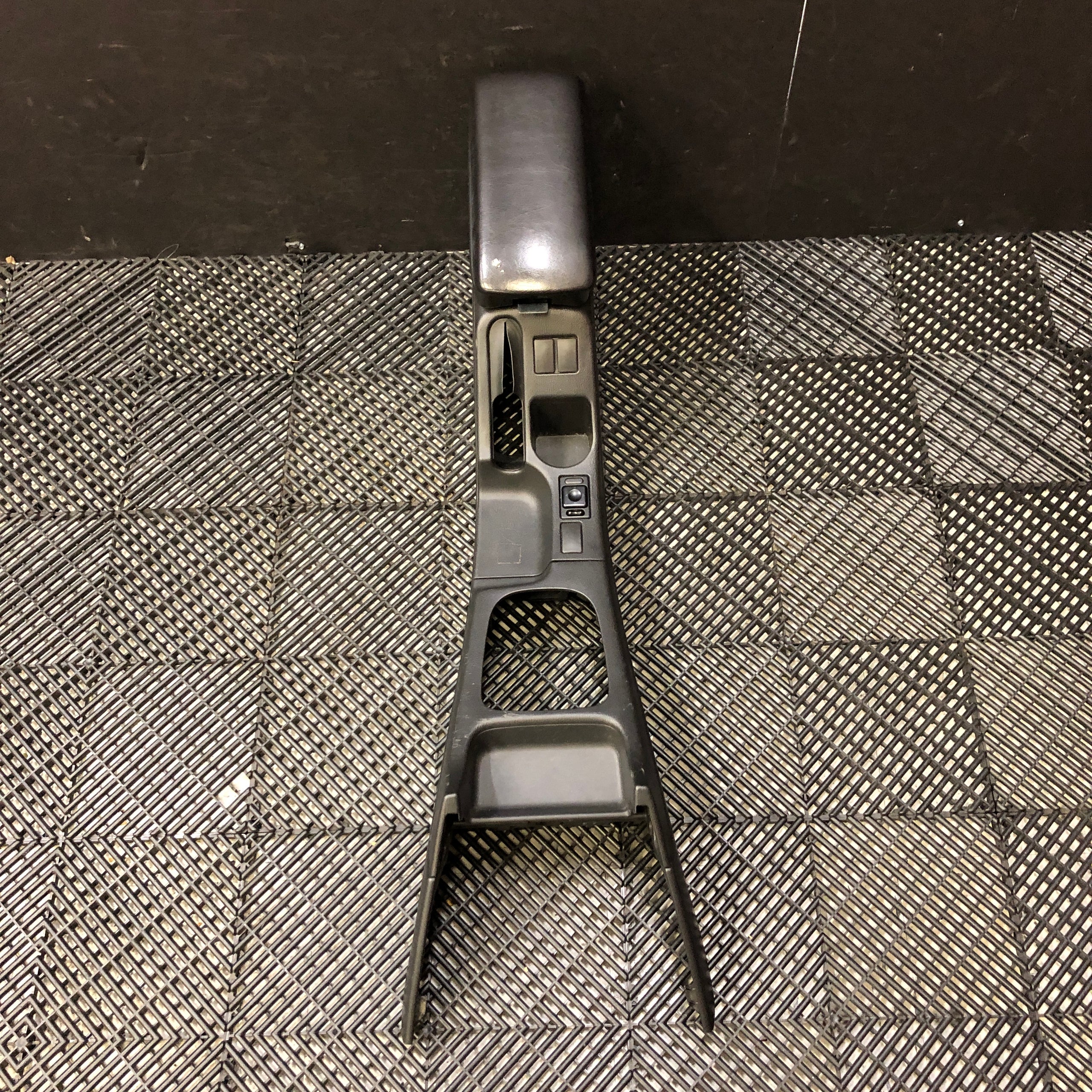Subaru WRX Sedan Center Console / Armrest Assembly + Extension Cubby ...