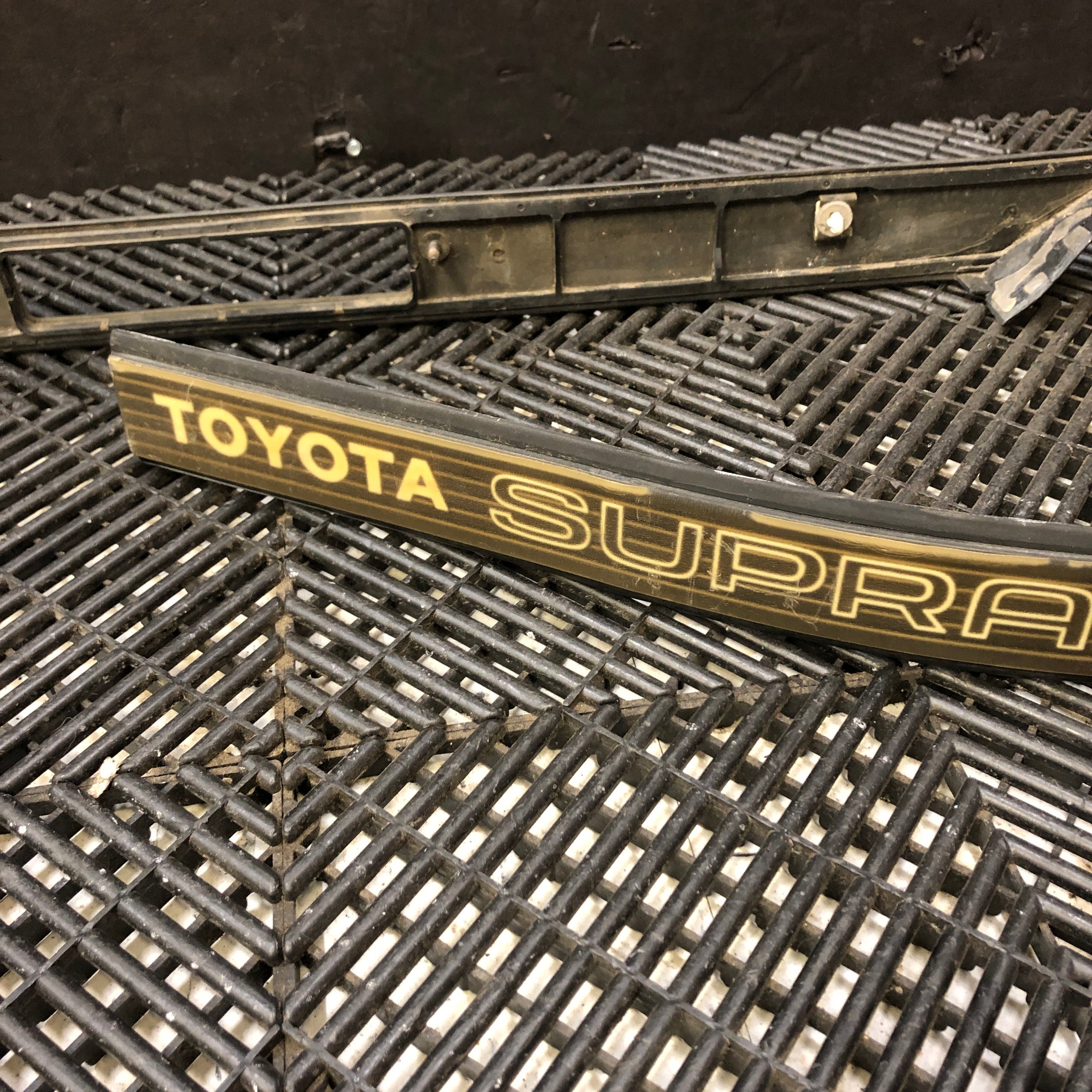 Toyota Supra Mk3 Quarter Panel Molding #1117 | UP GARAGE Garden Grove